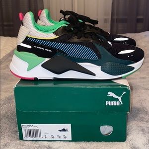 NEVER worn ! Puma sneakers
